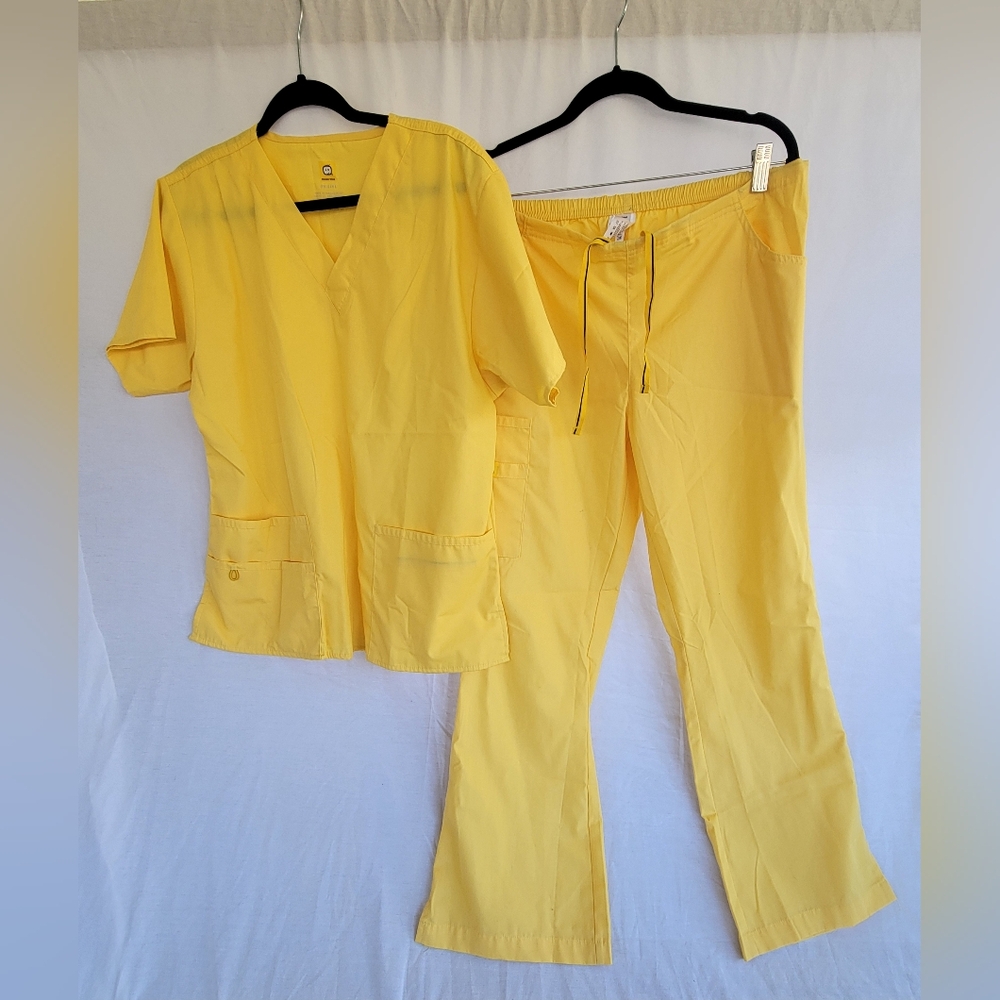 Wonderwink Original Large Yellow Scrub Set with Flare Legs.